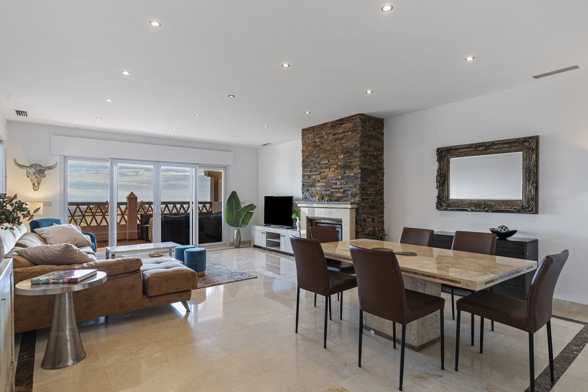 3 Bed Appartamento ai piani intermedi in Los Almendros a Los Arqueros, Appartamento