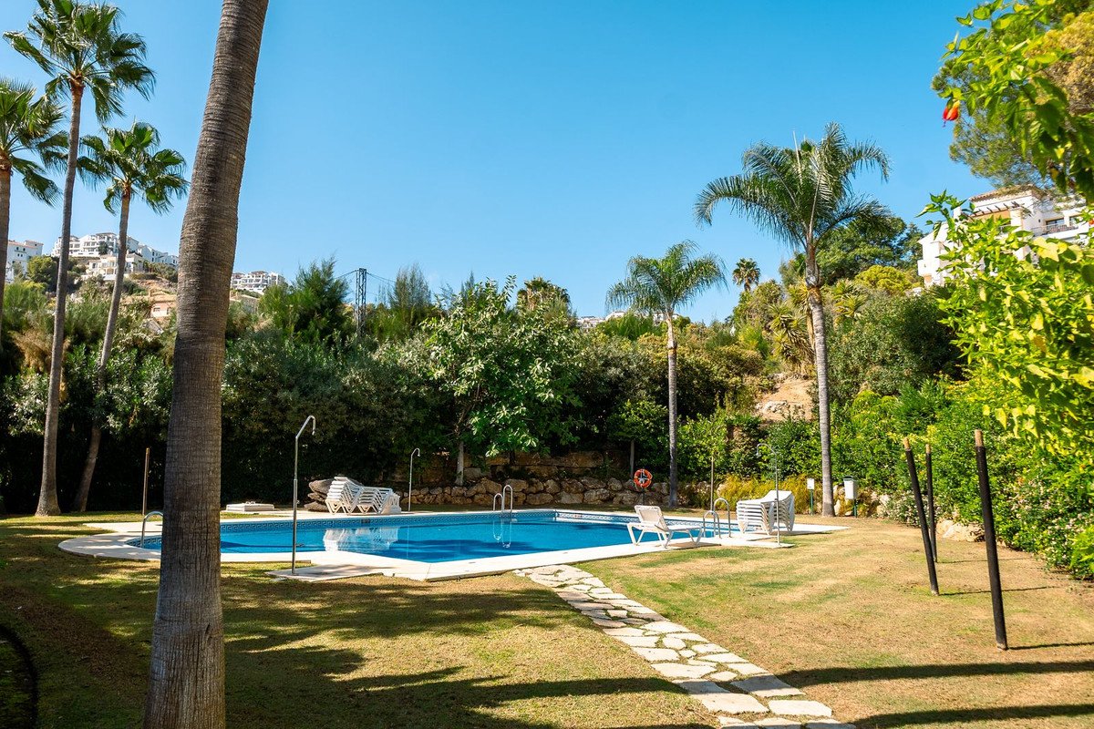 3 Bed Middle Floor Apartment in Los Arqueros in Los Arqueros, 