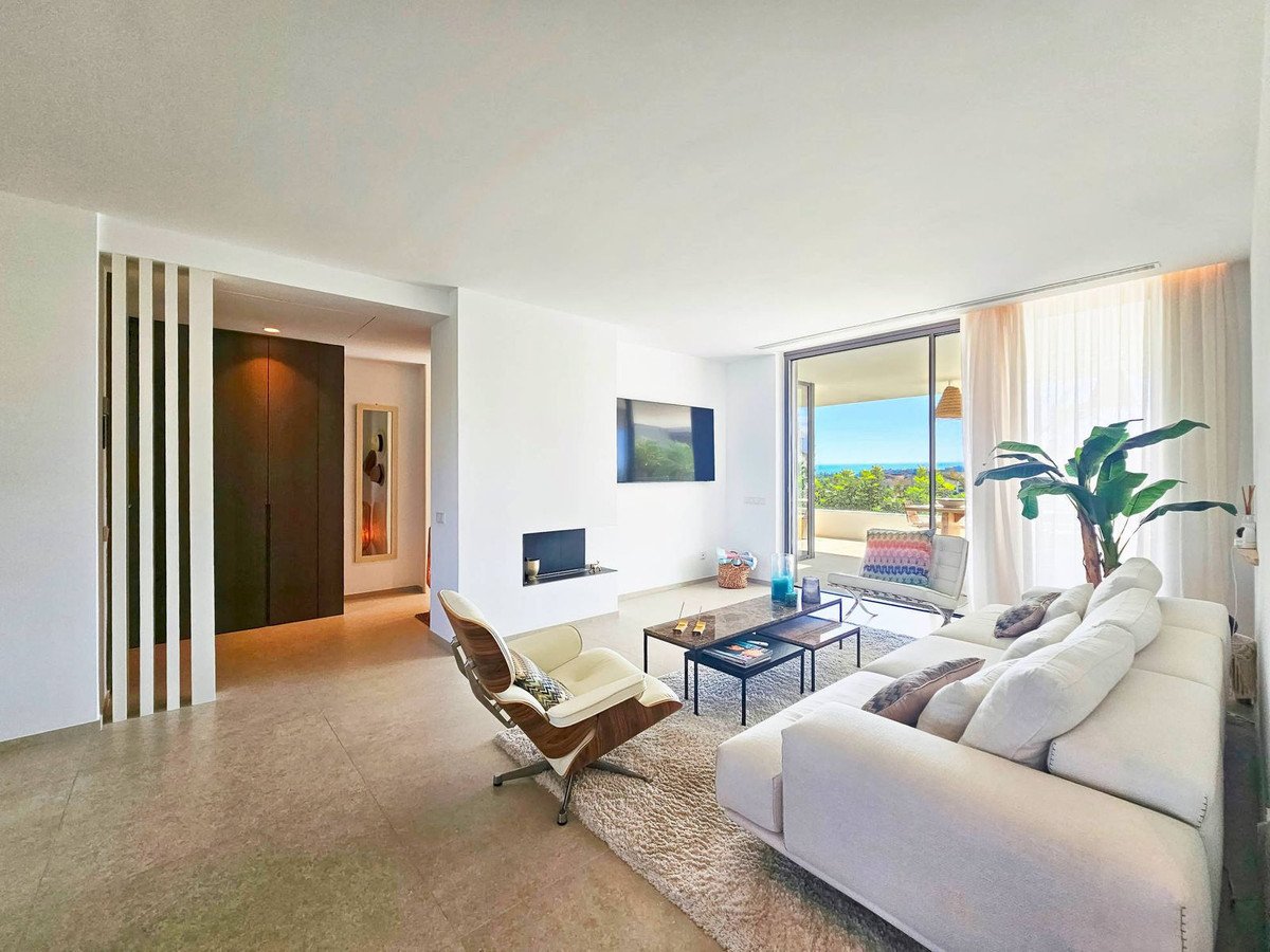 3 Bed Middle Floor Apartment in Los Arqueros