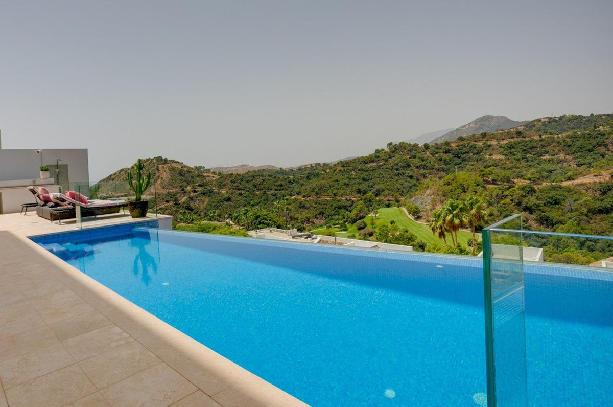 6 Bed Detached Villa in Los Arqueros in Los Arqueros, Detached Villa