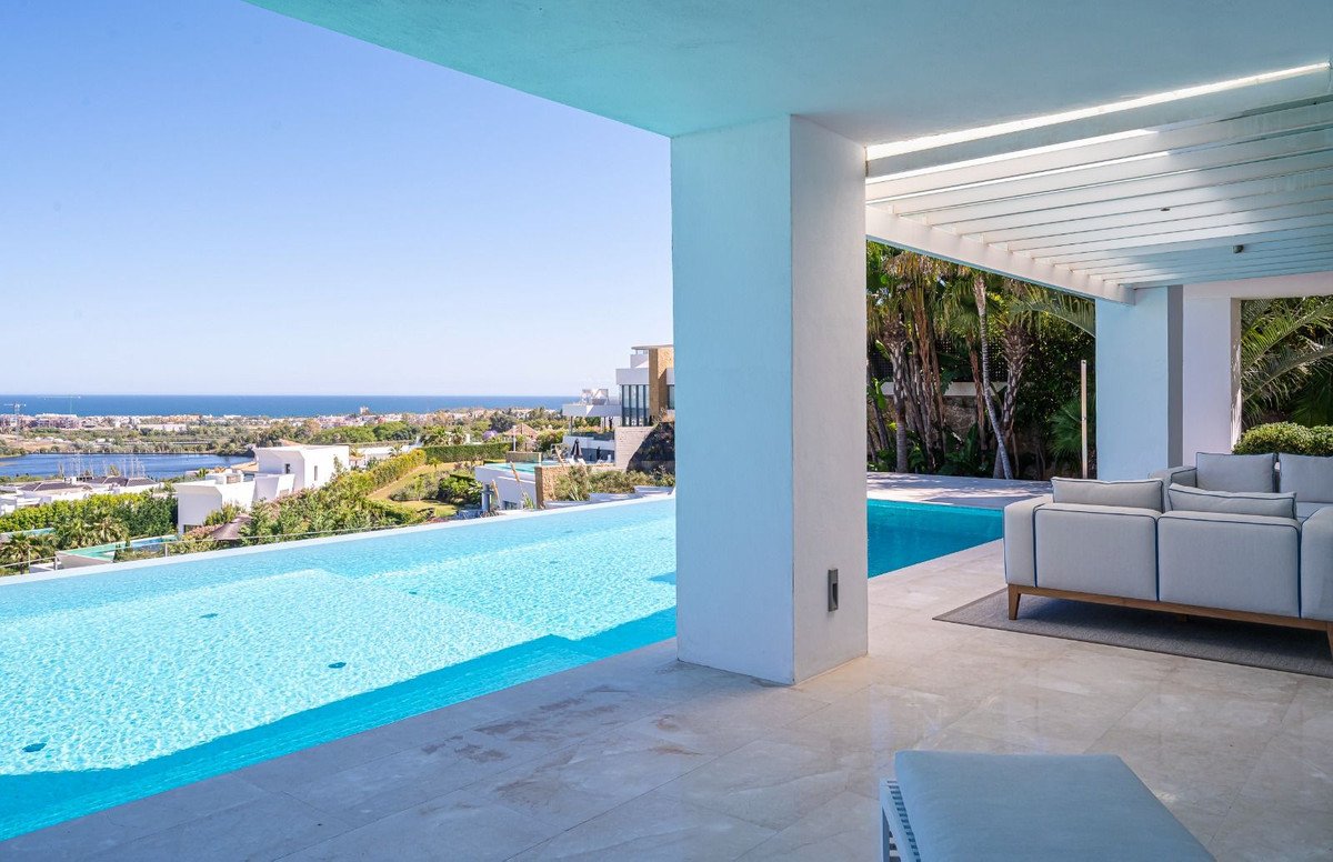 6 Bed Önálló villa in Los Flamingos