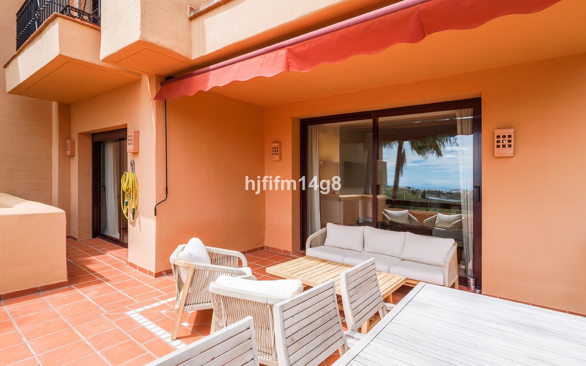 2 Bed Middle Floor Apartment in Benahavís