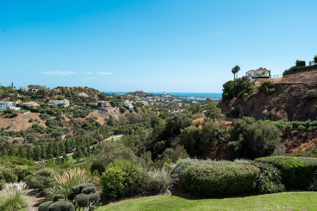 3 Bed Middle Floor Apartment in Benahavís