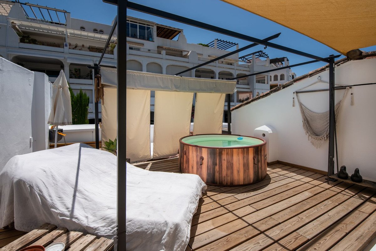 3 Bed Top Floor Apartment in Benahavís in Benahavís, Apartment