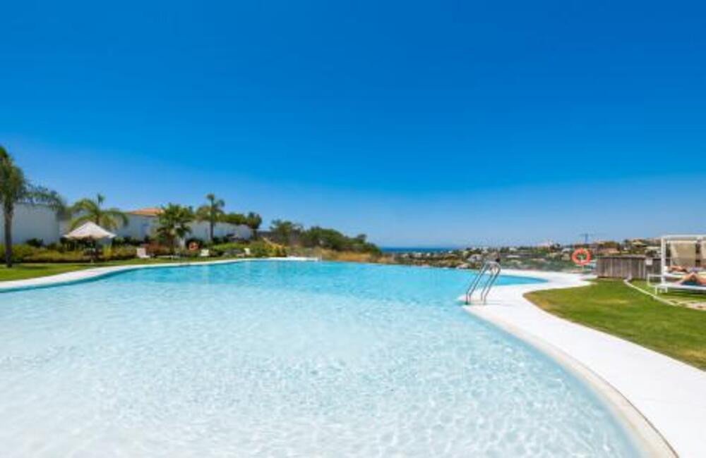 3 Bed Middle Floor Apartment in Benahavís in Benahavís, Apartment