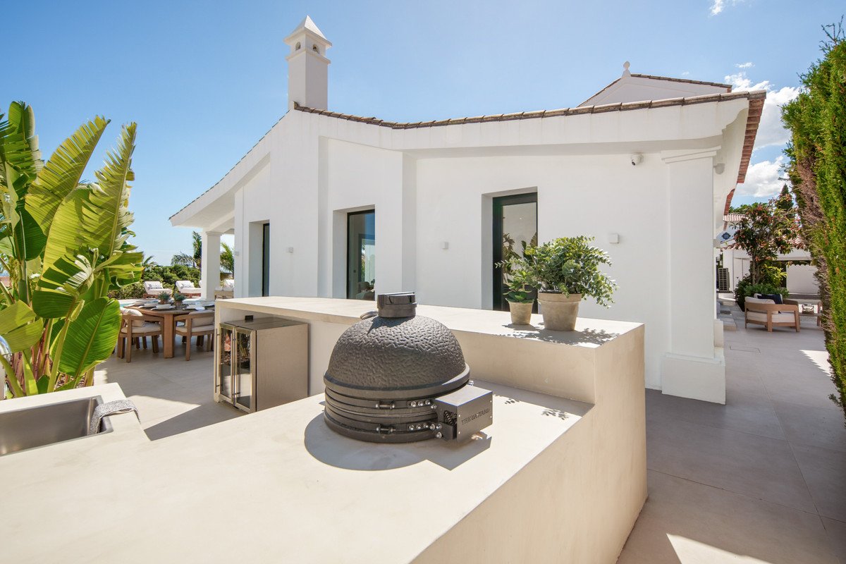5 Bed Detached Villa in Benahavís in Benahavís, 