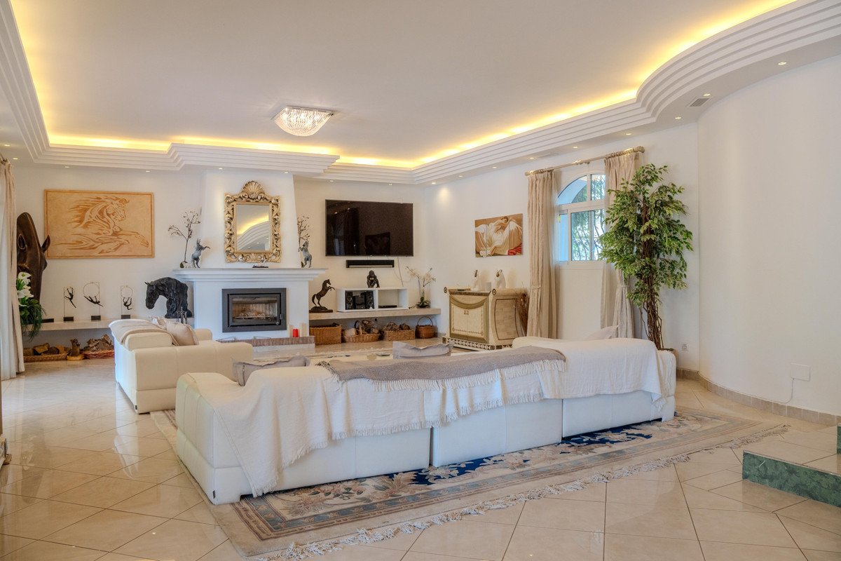 6 Bed Detached Villa in Benahavís in Benahavís, 