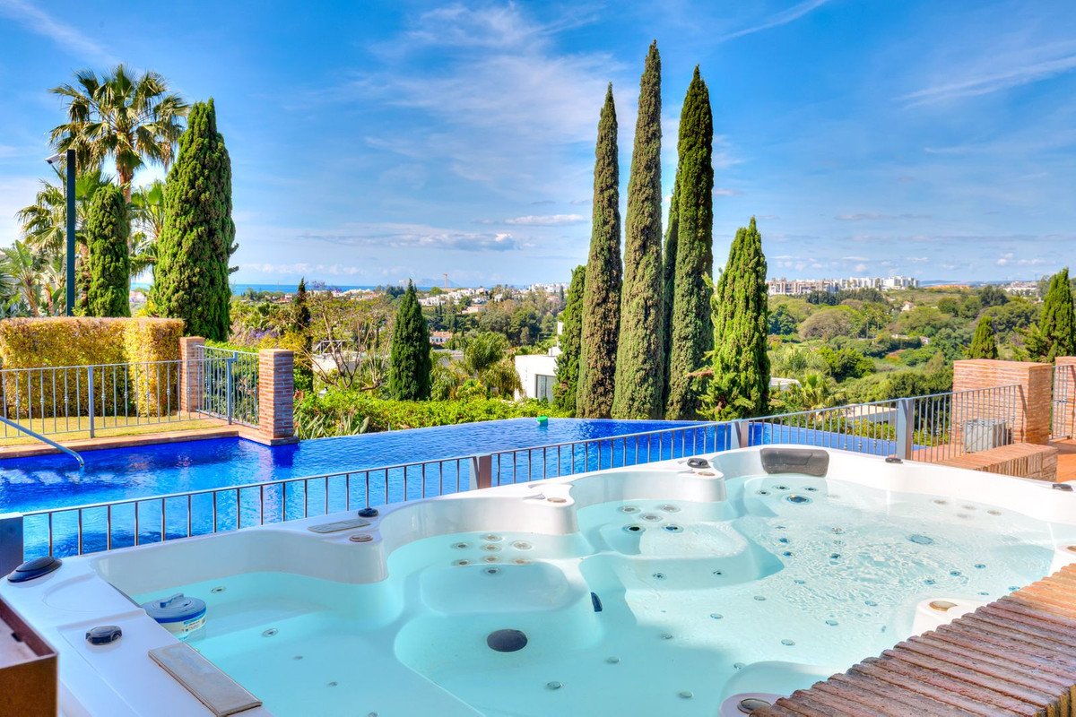 6 Bed فيلا مستقلة in Benahavís في Benahavís, 