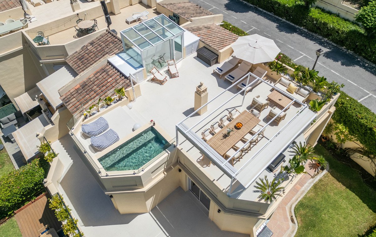 4 Bed منزل شبه منفصل in La Quinta في Benahavís, منزل شبه منفصل