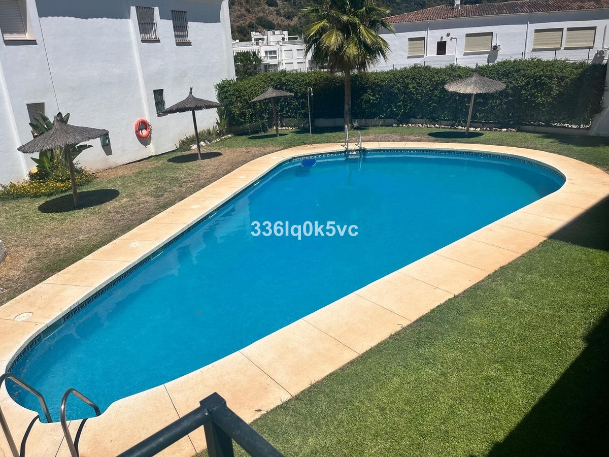2 Bed شقة في الطابق الأوسط in Benahavís في Benahavís, شقة