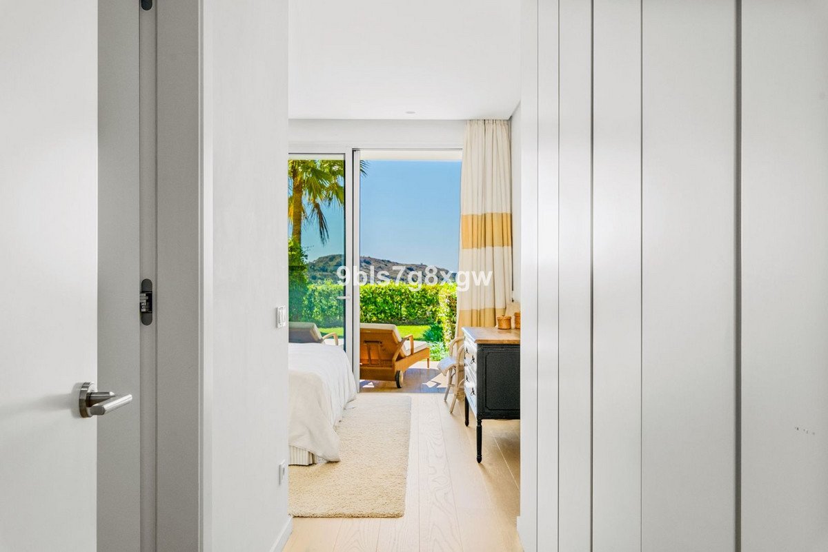 3 Bed Ground Floor Apartment in Benahavís in Benahavís, 