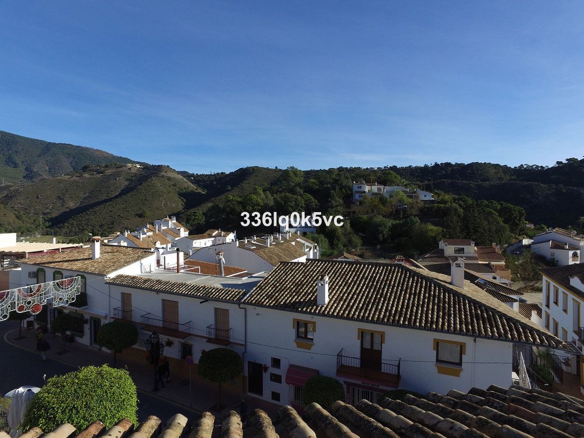 5 Bed Duplex in Benahavís in Benahavís, Duplex