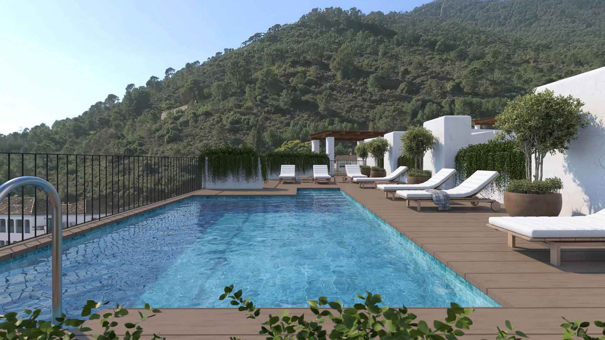 Zwembad op dakterras Fuente Lirios met uitzicht op de bergen.