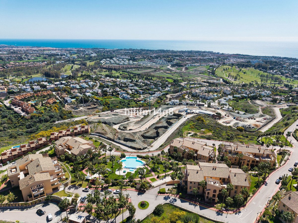 2 Bed بنتهاوس in Benahavís في Benahavís, 
