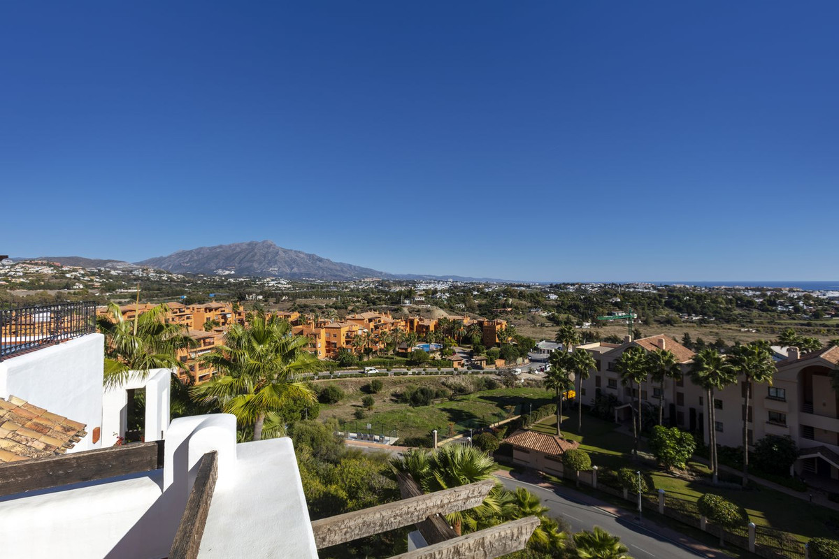 3 Bed Penthouse Duplex in Benahavís in Benahavís, Penthouse Duplex