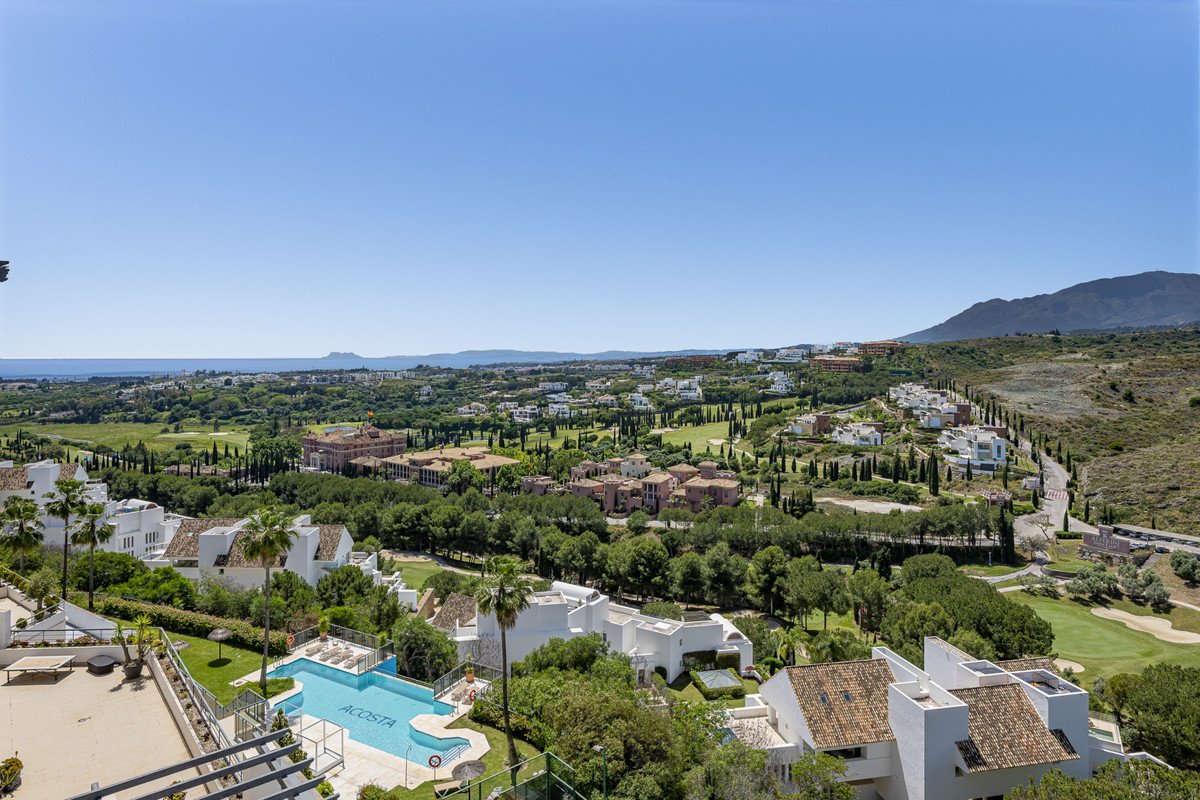 3 Bed Penthouse in Benahavís in Benahavís, 