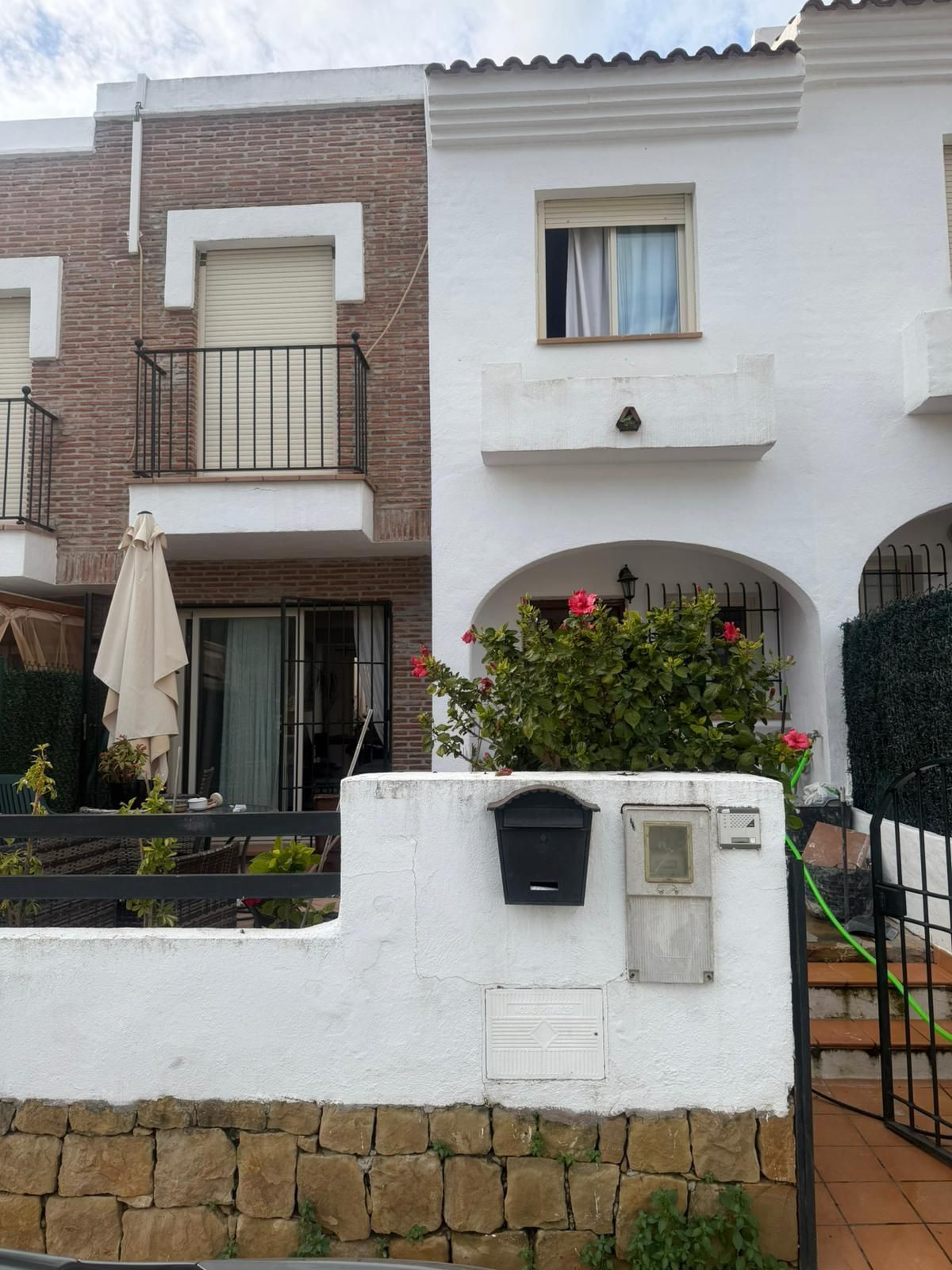 2 Bed بيت مدينة in Benahavís في Benahavís, تاون هاوس