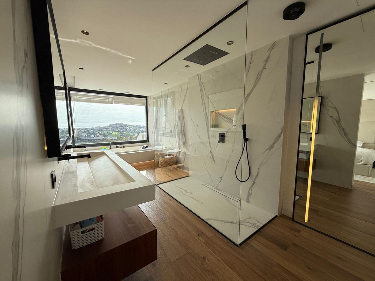 32 photo