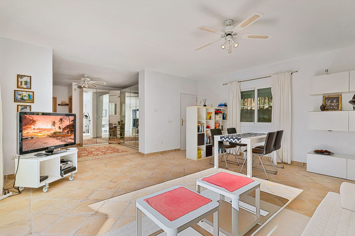 2 Bed Samostojna vila in Benahavís v Benahavís, Samostojna vila