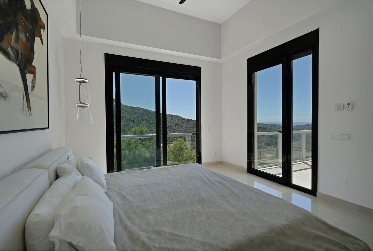 5 Bed Detached Villa in Benahavís in Benahavís — Detached Villa