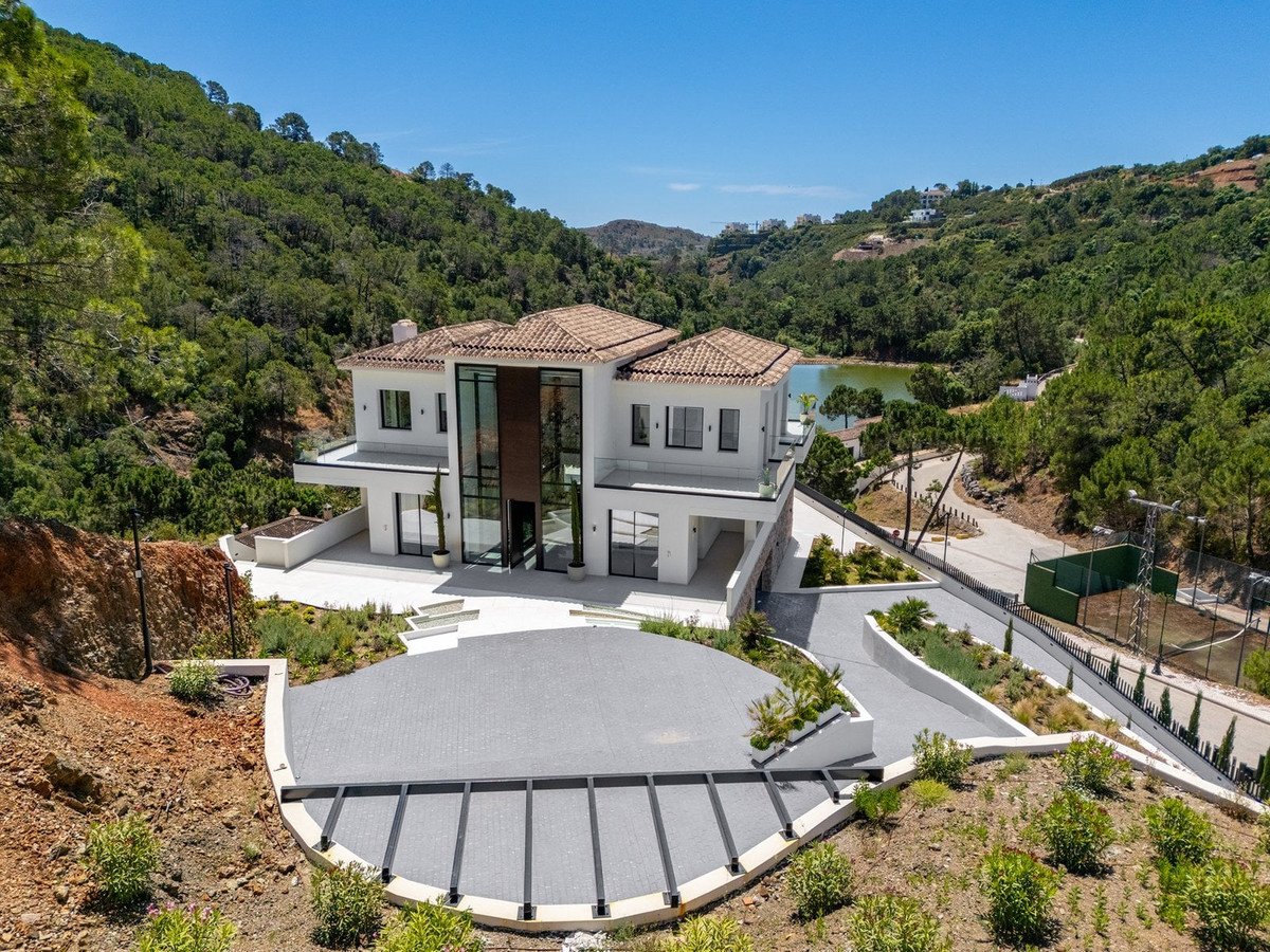 8 Bed Detached Villa in Benahavís in Benahavís, Detached Villa