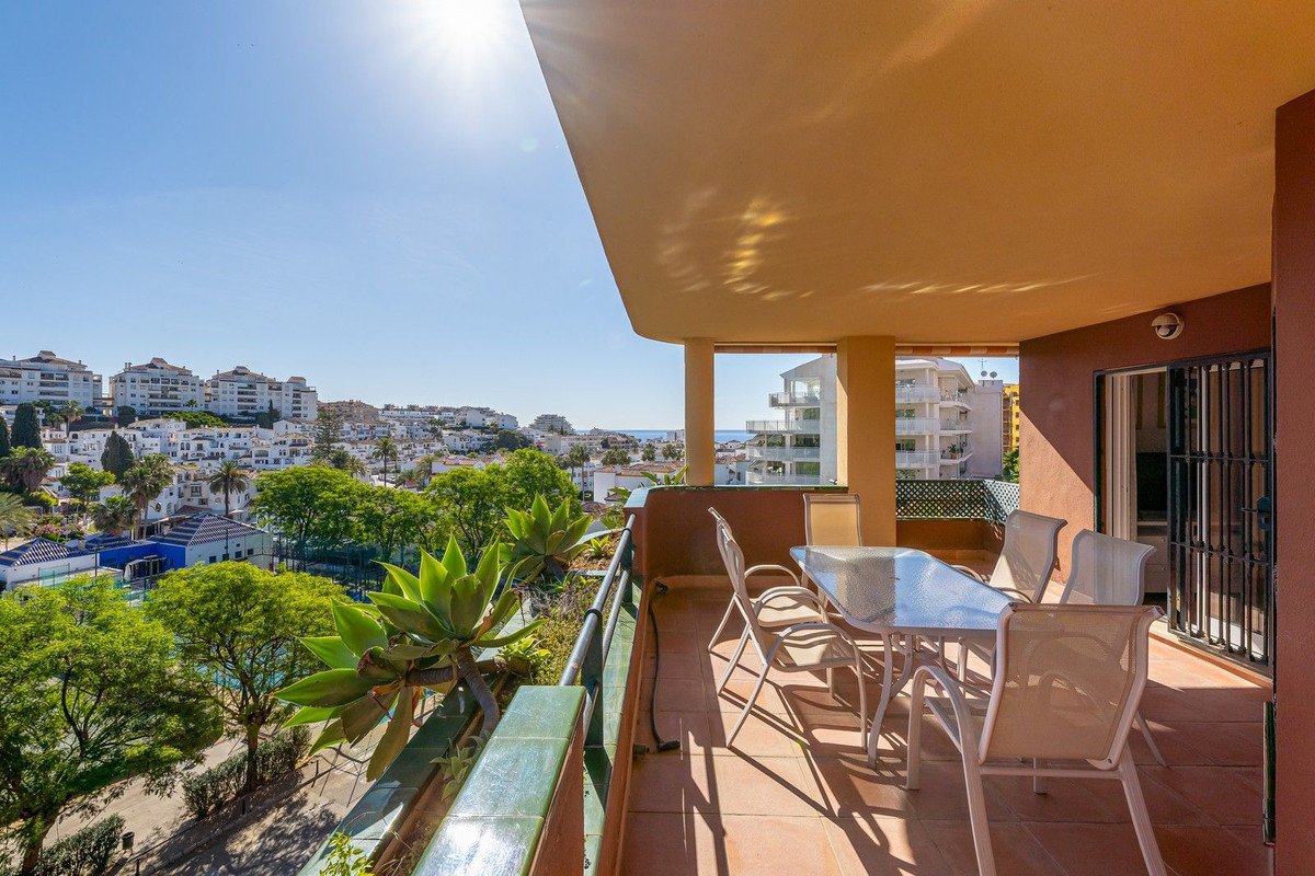 2 Bed Middle Floor Apartment in Benalmadena Costa in Benalmadena Costa, Apartment