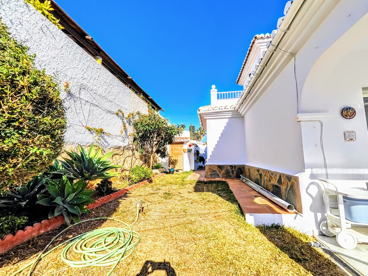 4 Bed Detached Villa in Benalmadena Costa v Benalmadena Costa — Samostojna vila
