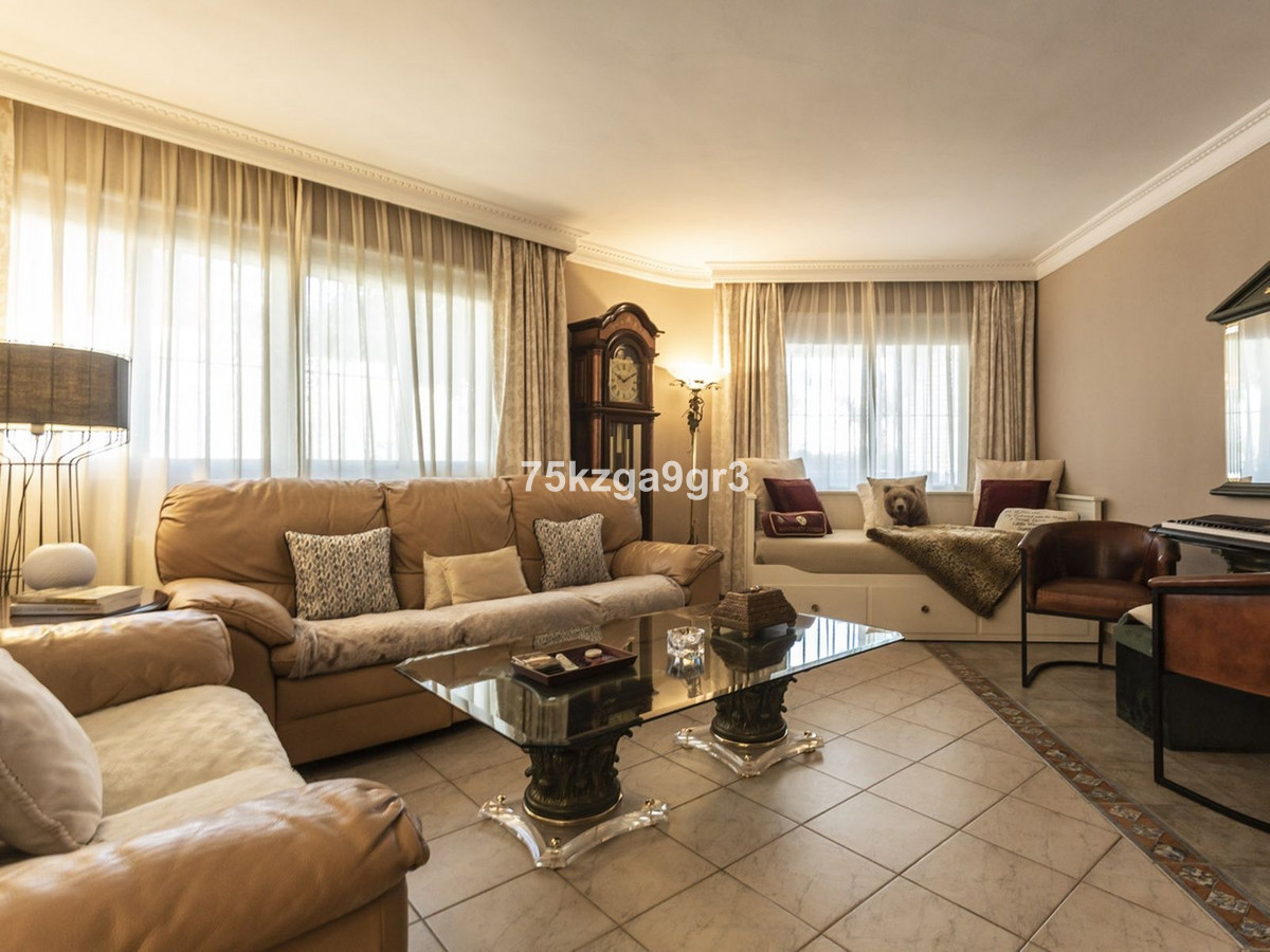 6 Bed Detached Villa in Benalmadena Costa i Benalmadena Costa — Fristående villa