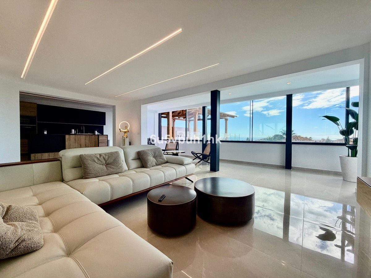 4 Bed Detached Villa in Benalmadena Costa in Benalmadena Costa, Detached Villa