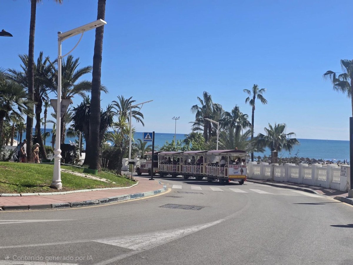 4 Bed Semi-Detached House in Benalmadena Costa in Benalmadena Costa, Semi-Detached House