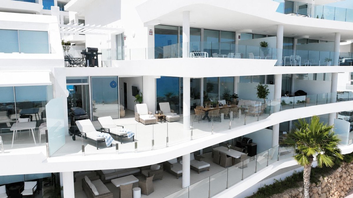 2 Bed Middle Floor Apartment in Benalmadena in Benalmadena, Apartment