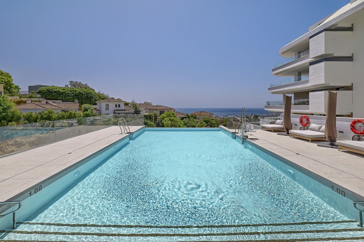 3 Bed Middle Floor Apartment in Benalmadena in Benalmadena, Apartment