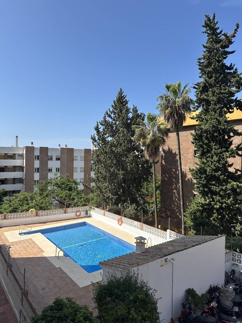2 Bed شقة في الطابق الأوسط in Arroyo de la Miel في Arroyo de la Miel, 