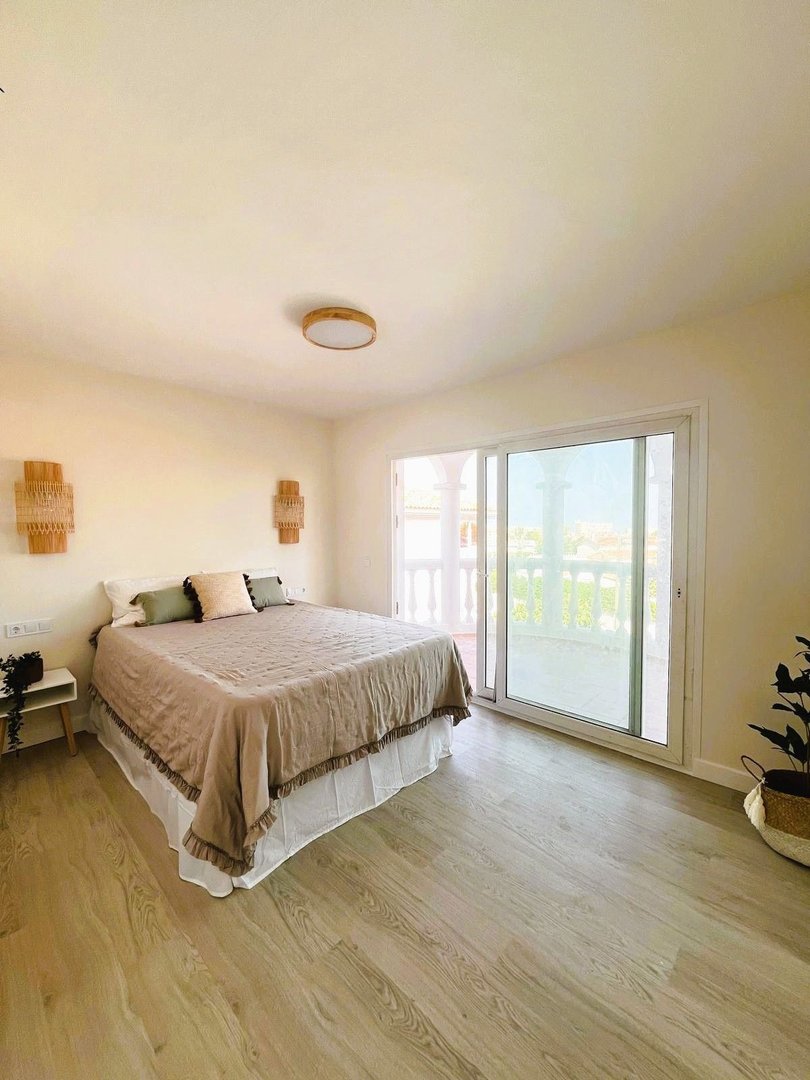 5 Bed Detached Villa in Arroyo de la Miel in Arroyo de la Miel, Detached Villa