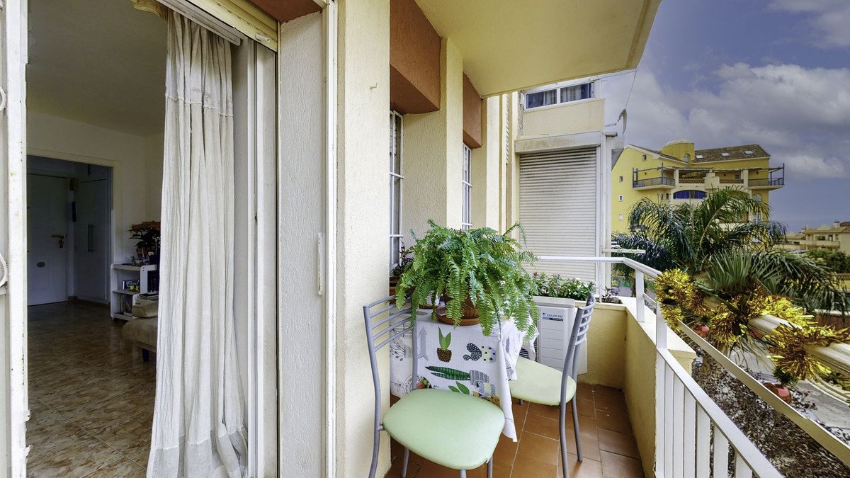 1 Bed شقة في الطابق الأوسط in Benalmadena في Benalmadena, شقة