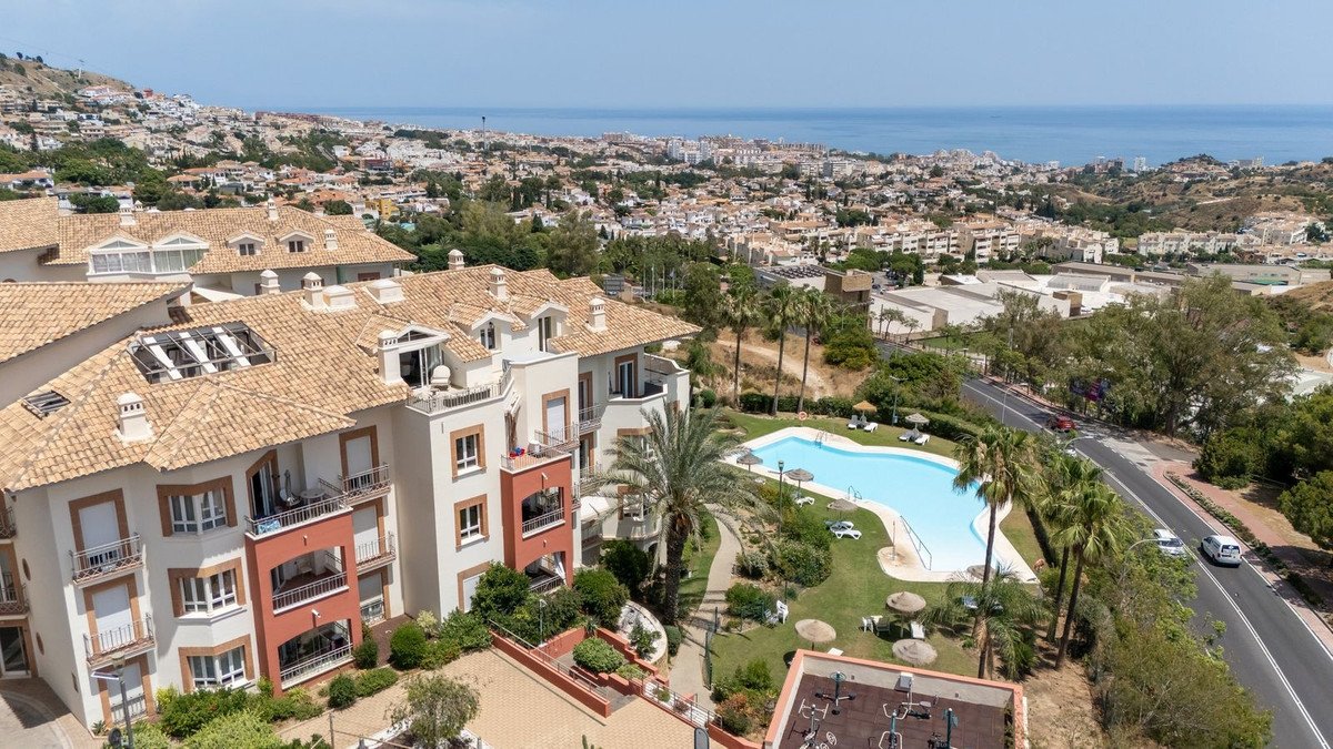 1 Bed شقة في الطابق الأوسط in Benalmadena في Benalmadena, شقة