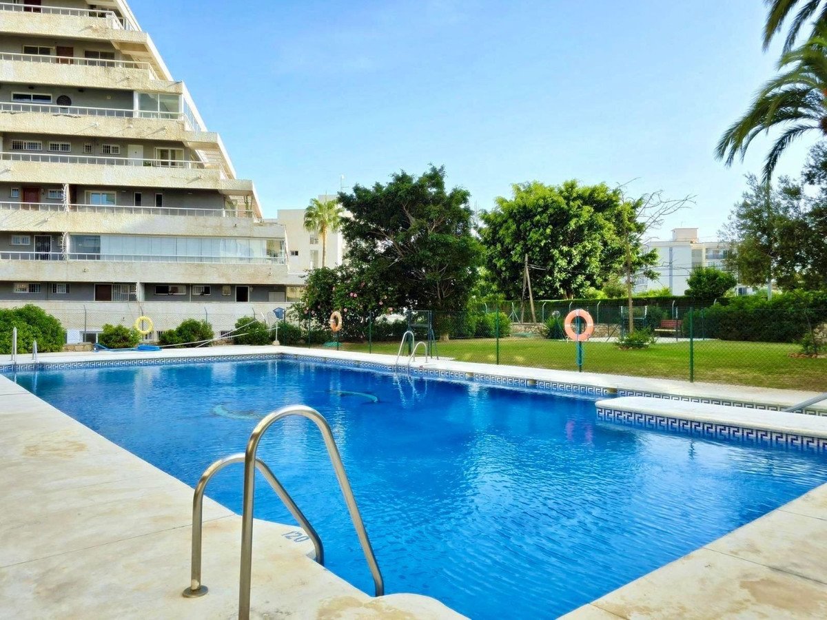 1 Bed شقة في الطابق الأوسط in Benalmadena Costa في Benalmadena Costa, شقة