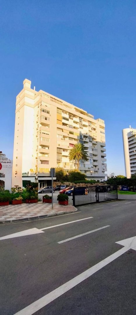 1 Bed شقة في الطابق الأوسط in Benalmadena Costa في Benalmadena Costa, شقة