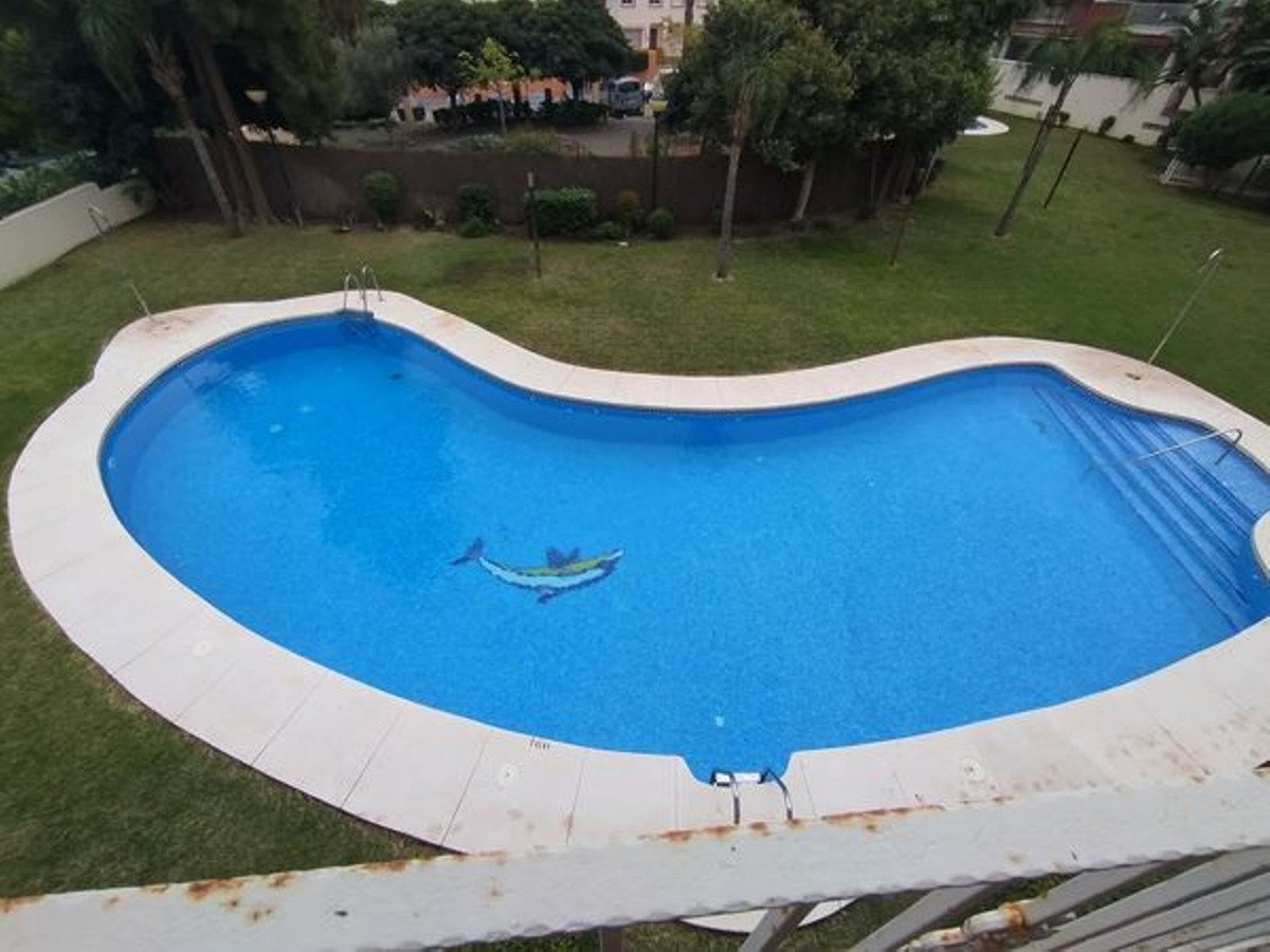 2 Bed شقة في الطابق الأوسط in Benalmadena Costa في Benalmadena Costa, شقة