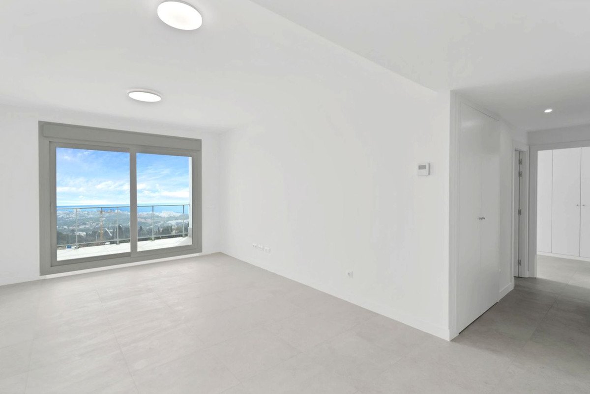2 Bed شقة في الطابق الأوسط in Benalmadena في Benalmadena, 