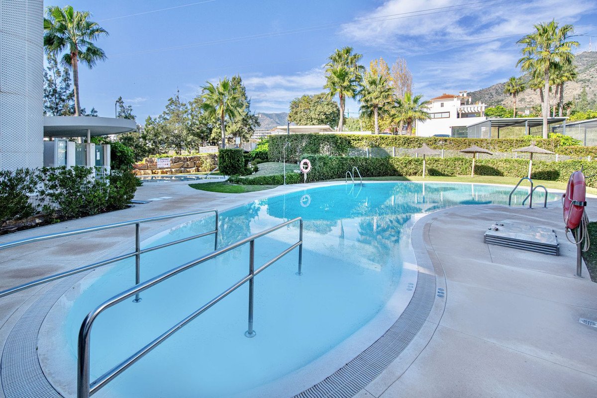 2 Bed شقة في الطابق الأوسط in Benalmadena في Benalmadena, شقة