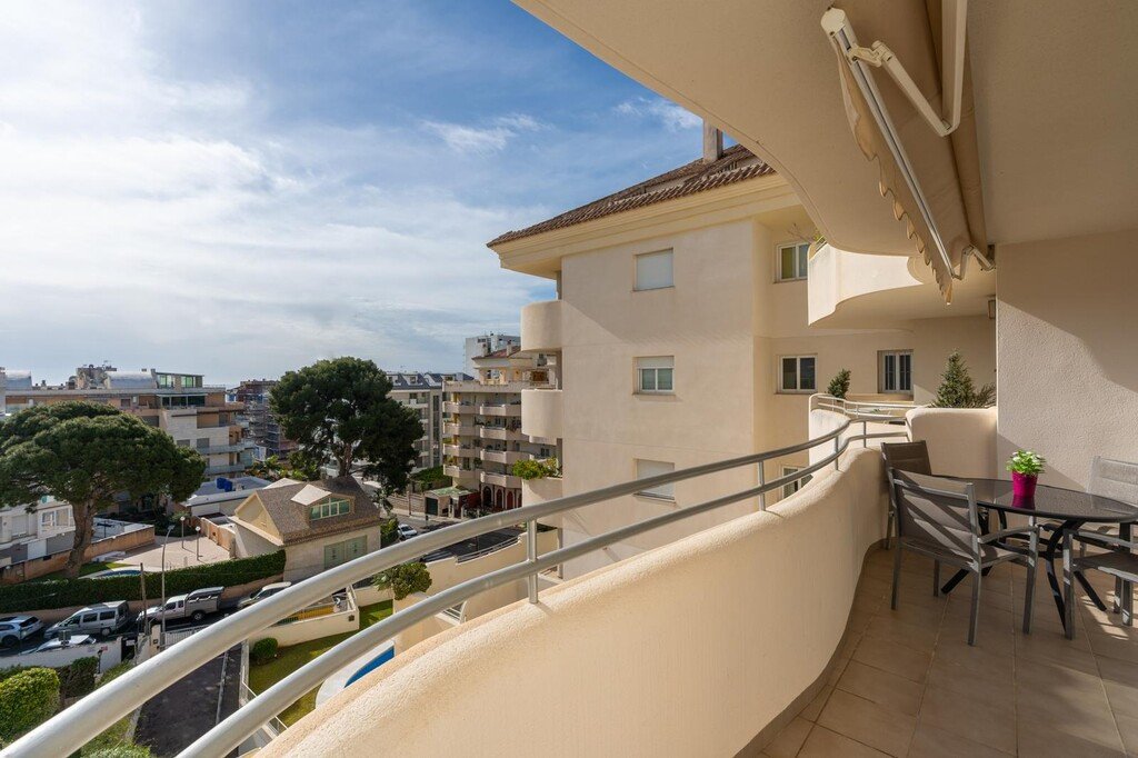 2 Bed Middle Floor Apartment in Benalmadena in Benalmadena, Apartment