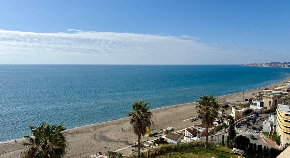 2 Bed شقة في الطابق الأوسط in Benalmadena Costa في Benalmadena Costa, شقة
