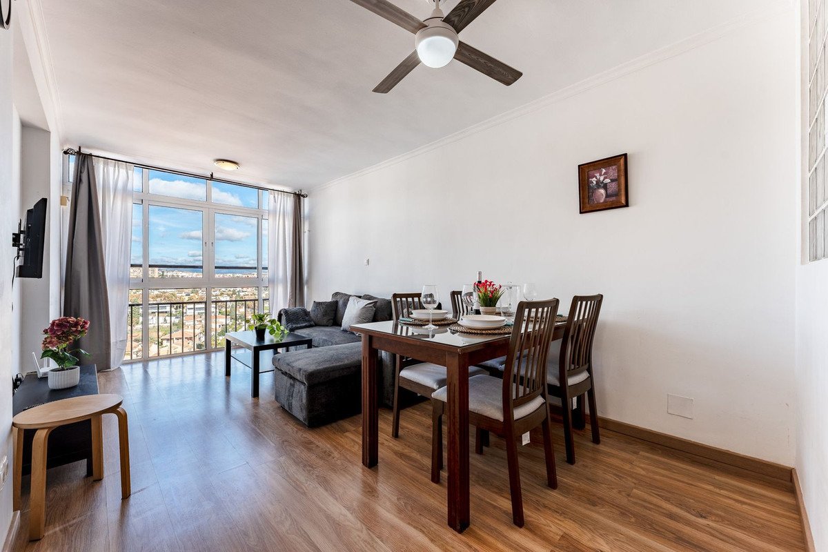 2 Bed شقة في الطابق الأوسط in Benalmadena في Benalmadena, 