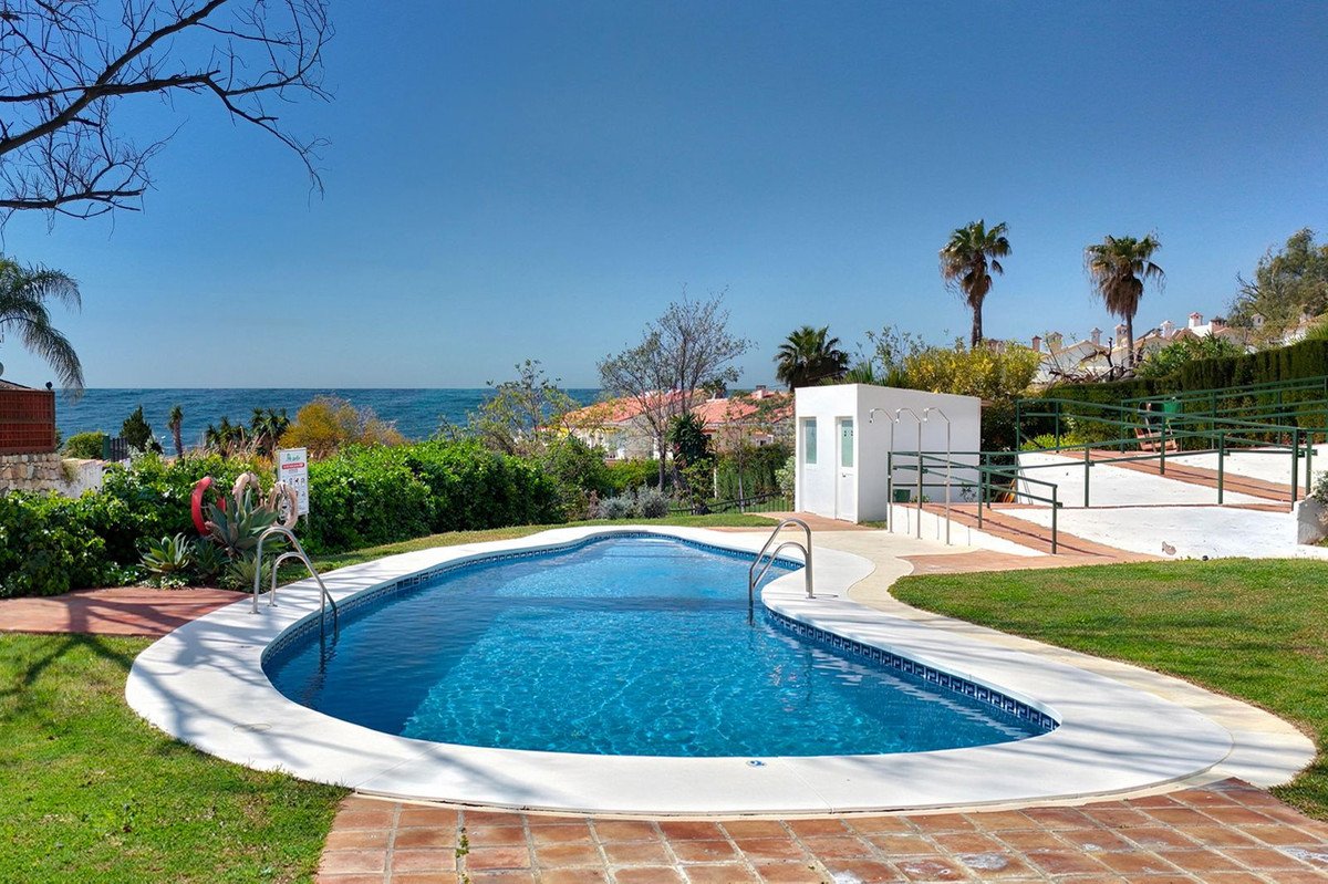 2 Bed شقة في الطابق الأوسط in Benalmadena في Benalmadena, شقة