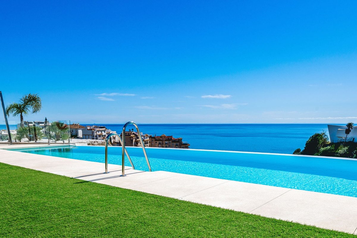 2 Bed شقة في الطابق الأوسط in Benalmadena Costa في Benalmadena Costa, شقة