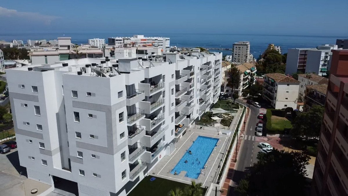 2 Bed Mellemste etage lejlighed in Benalmadena Costa i Benalmadena Costa, Lejlighed