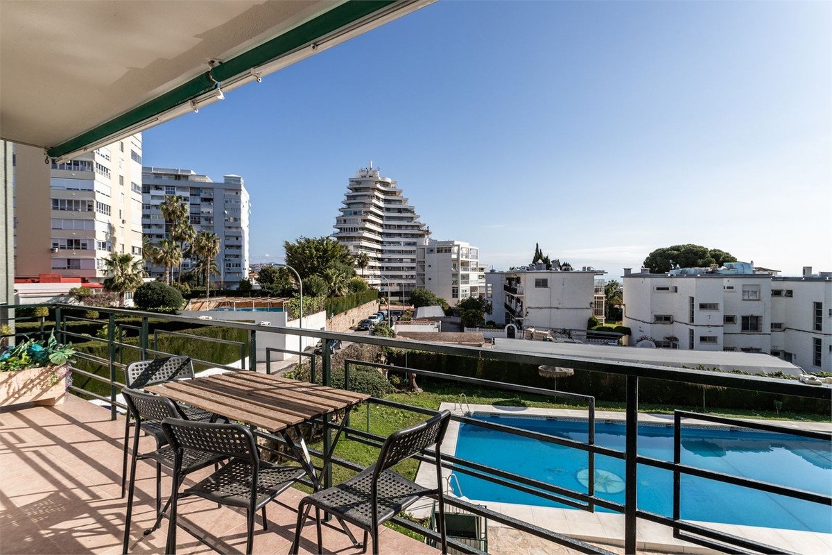 2 Bed شقة في الطابق الأوسط in Benalmadena Costa في Benalmadena Costa, شقة