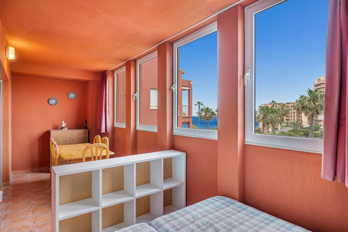 2 Bed شقة في الطابق الأوسط in Benalmadena Costa في Benalmadena Costa, 