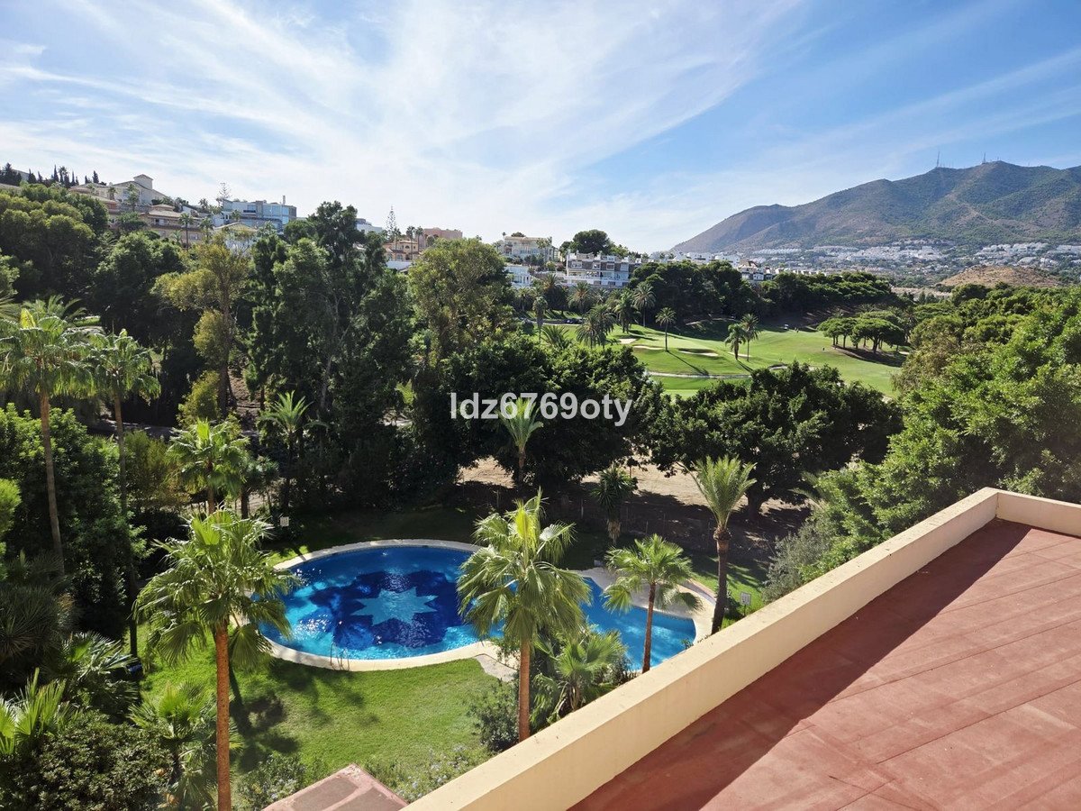 2 Bed شقة في الطابق الأوسط in Benalmadena Costa في Benalmadena Costa, شقة